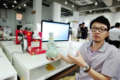 西部首个3D打印设计体验中心开放 先打个&ldquo;翻版的你&rdquo;再打个3D戒指哄老婆